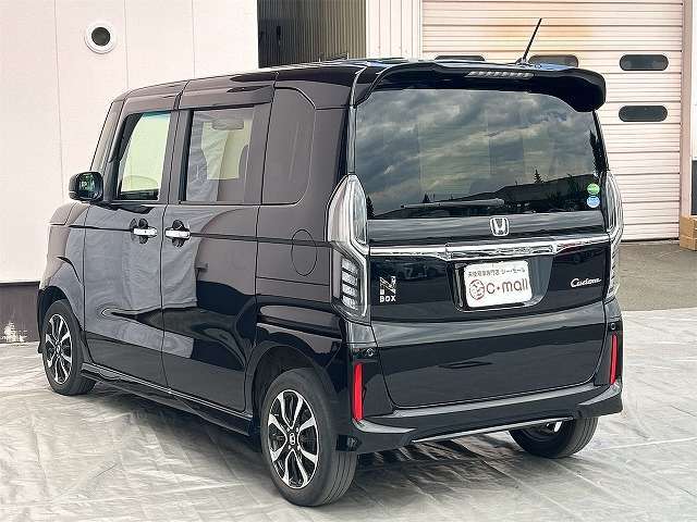 ☆★☆★万が一の時も鈑金専属のスタッフもいますのでご安心下さい。☆★☆★