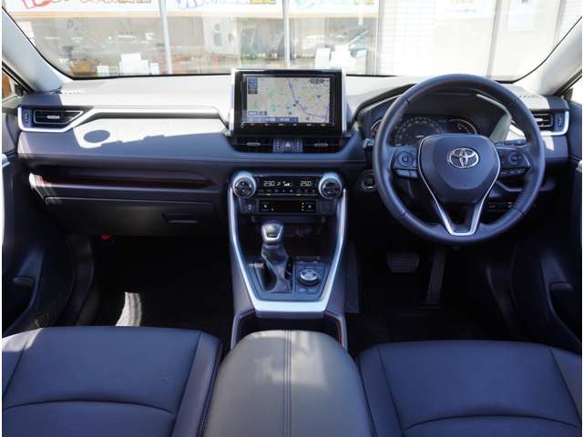 インパネ廻りの画像となります。車両評価証にてダッシュボードのり跡など、前ユーザー様がナビまたレーダーなど取り付けされていた車両もございます。評価証にてご確認頂くか現車確認をお勧めさせて頂きます。