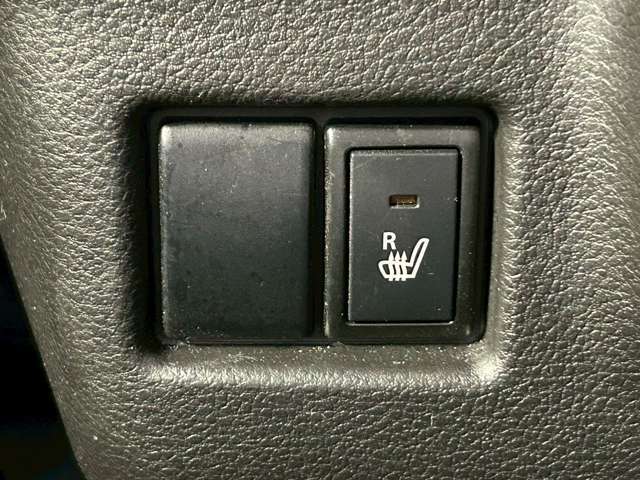 【シートヒーター】シートヒーターはエアコンよりも温まるのが早いので冬場の運転には必須ですね♪