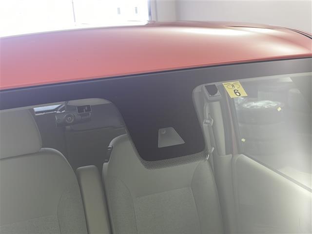 【ドライブレコーダー】映像・音声などの運転中の記録を残します。事故などを起こした起こされた時の証拠になりえますので、もしも時でも安心ですね。