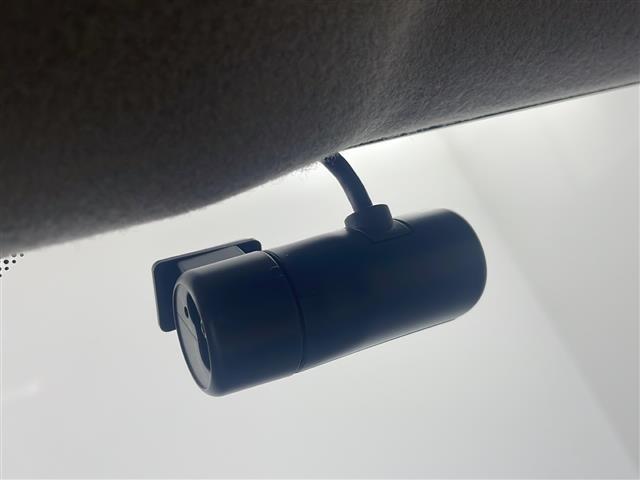 【ドライブレコーダー】映像・音声などの運転中の記録を残します。事故などを起こした起こされた時の証拠になりえますので、もしも時でも安心ですね。