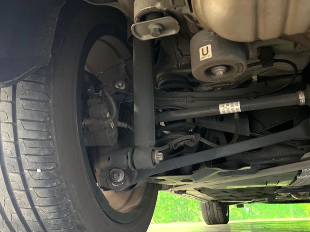 お車を安心してお乗りいただく為には、足回りの定期点検が欠かせません。サービスサポート（有償保証）では無料点検もご提供しており、安心のカーライフをお過ごしいただけるサポート体制が整っています。【純正ナビ