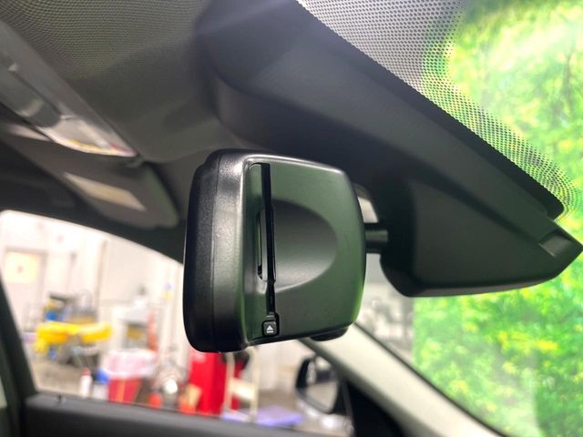 ETC車載器内蔵ルームミラー：お引き渡し時には再セットアップを実施後、お渡しいたします。マイレージ登録に関してもお気軽に担当営業までお尋ねください。
