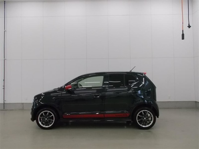 中古車は全く同じというものがなく、1台1台全てコンディションが異なります。同じようなお車でも、整備状況、外内装の状態など様々です。当店では入庫した車輌をコンディションに合わせて徹底的に仕上げています。