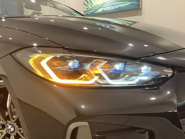 自動車保険も純正のクオリティを。BMWの正規ディーラーのみが取り扱い可能な、BMW専用自動車保険。専任のスタッフが皆様のカーライフを24時間365日サポート致します。