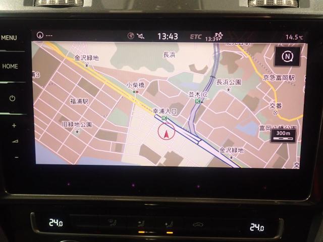純正ナビです！純正ならではのピッタリと収まった感じが、より一層スタイリッシュな雰囲気を演出してくれます。