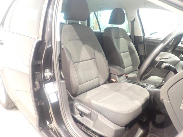 清潔で広々した座席です！是非、現車を見て体感してみてください。