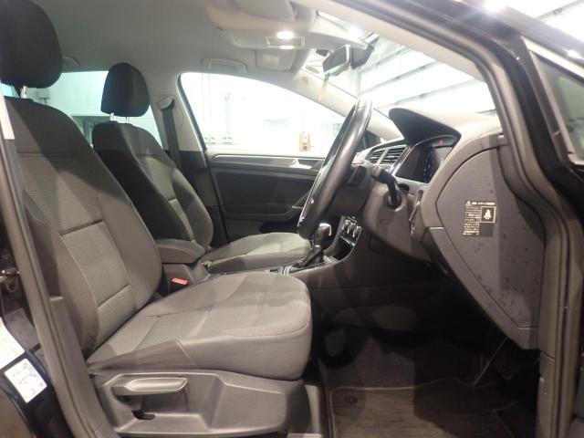 楽な姿勢で座ることが出来るので長時間の運転でも疲れにくいですし体もぶれにくいですよ。