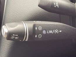 ●レーダークルーズコントロール：前の車との車間距離を一定にとりつつ、一定速度で自動走行してくれる次世代のクルーズコントロール！主に高速道路や自動車専用道路で使用する便利な機能です！