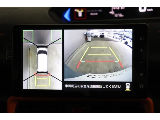 前後左右のカメラの映像を合成し、車を上から見たような視点のパノラミックビューモニター。後方の死角だけでなく左右や前方の障害物の発見もしやすくなります。