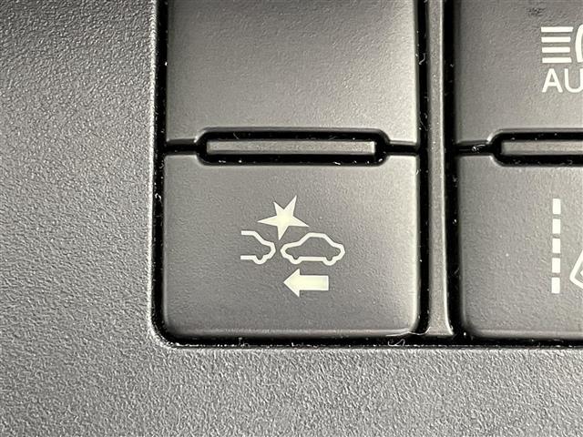 【プリクラッシュセーフティシステム（PCS）】クルマとの衝突の危険を検知したとき、ブザーやブレーキ制御により事故防止をサポートします！機能には限界があるためご注意ください。