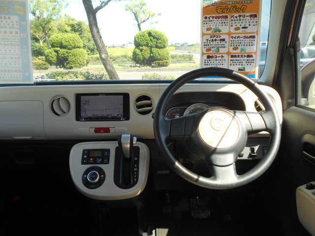 【車内消臭・除菌済】 こちらの車両は直接触れるハンドルやシフトノブ、車内の隅々まで消臭・除菌済です。