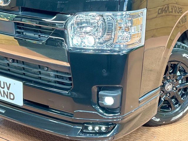 【LEDヘッドライト】悪天候や夜間走行時も良好な視界を確保し安心して運転できる高輝度LEDヘッドライトを装備！点灯速度が早く、消費電力も抑えられています。