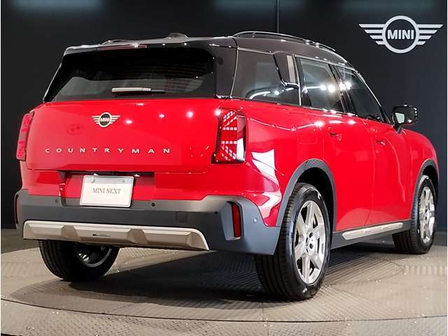 トランクルームにはカバーが付いており。目隠しや盗難防止などの効果が御座います。