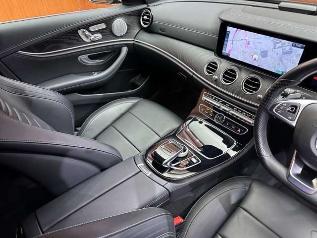 輸入車ディーラー採用のドライブレコーダーも選べます。万が一の事故の際のお守りとしていかがでしょうか？その他様々なオプションをご用意しております。