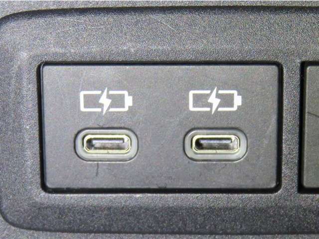 充電用USB端子を装備しております。