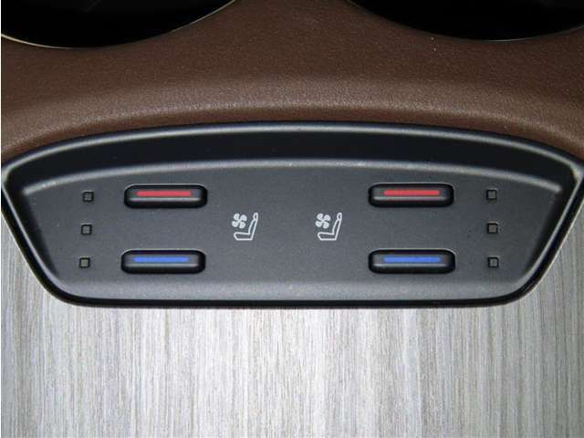 前席にシートヒーター＆シートベンチレーションを装備しております。