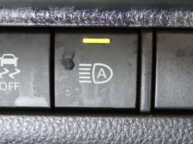 オートマチックハイビームを装備しております。