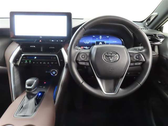 整然と纏められた操作性の良いスイッチ類。