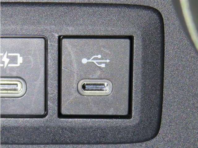 USB端子を装備しております。