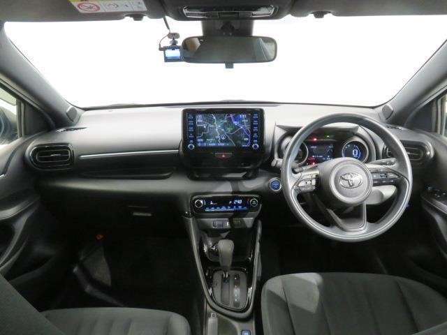 シンプルながら機能性あふれる運転席廻りです。視界性もよく、運転しやすいですよ。