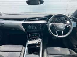 Audi認定中古車は、Audi正規ディーラーがお届けする「Audiが二度認めたAudi」です。専門技術を身につけた正規ディーラーのテクニシャンが専用テスターと工具を使い入念な整備を施した上で保証をつけて納車されます。