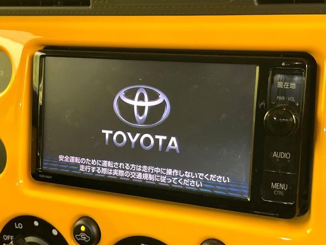 【純正ナビ】人気の純正ナビを装備しております。ナビの使いやすさはもちろん、オーディオ機能も充実！キャンプや旅行はもちろん、通勤や買い物など普段のドライブも楽しくなるはず♪