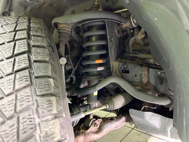お車を安心してお乗りいただく為には、足回りの定期点検が欠かせません。サービスサポート（有償保証）では無料点検もご提供しており、安心のカーライフをお過ごしいただけるサポート体制が整っています。