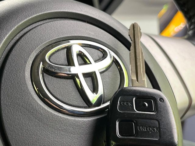 【キーレス】少し離れた場所からでもボタン一つでドアの開錠・施錠ができるのでとっても便利！ドアの鍵穴周りに傷をつけることもありません♪
