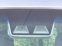 【スマートアシスト】走行中に前方の車両等を認識し、衝突しそうな時は警報とブレーキで衝突回避と被害軽減をアシスト。より安全にドライブをお楽しみいただけます。