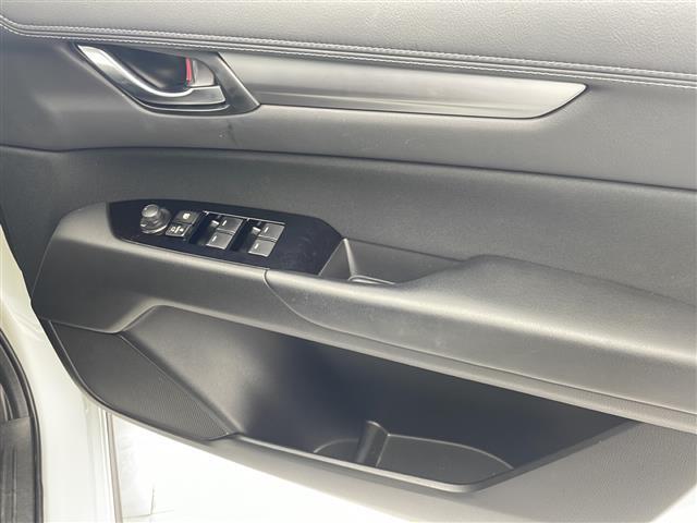 【パワーウインドウ】運転席のスイッチで、各席の窓ガラスの開閉ができます！あると便利ですよね！