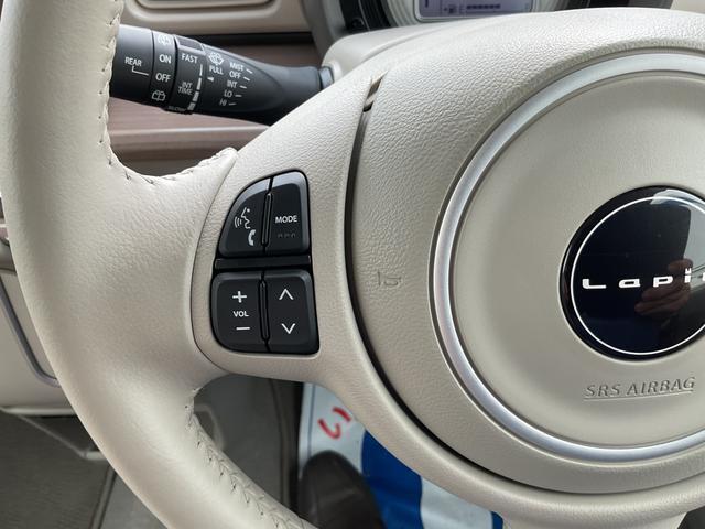 手元でオーディオ操作の出来るステアリングスイッチです