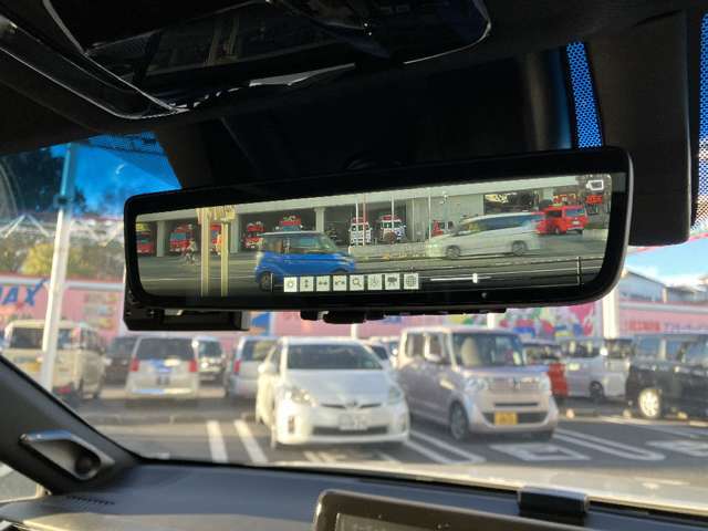 車庫入れもカメラ付きで安心＆安全♪