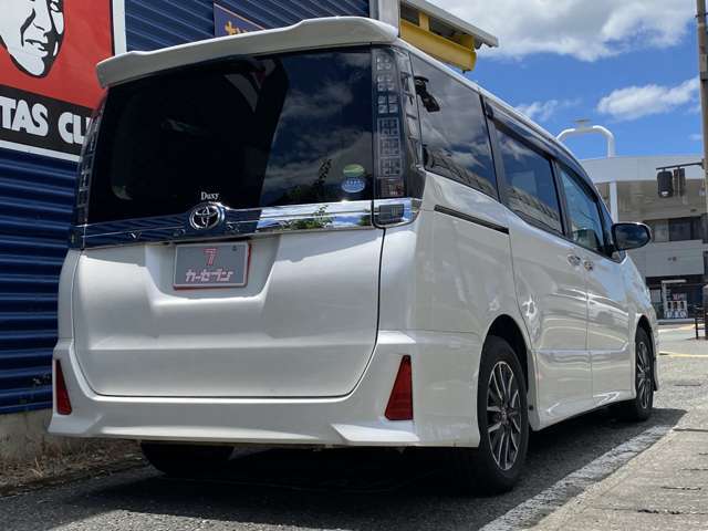 お客様の愛車を長くかわいがっていただけるように、さまざまな設備を揃えております。指定工場併設だからできる安心のアフターケア！一般整備・車検・修理・鈑金まで幅広く対応致します。
