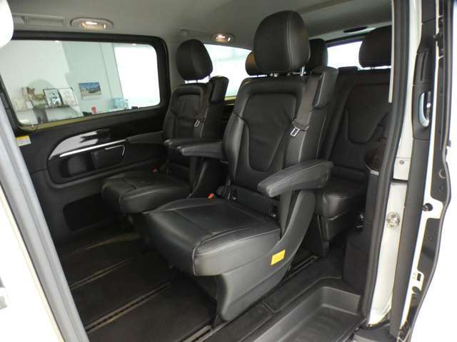 ディスタンスパイロットディストロニック・レーンキーピングアシスト）　純正19インチアルミホイール　後席フルフラットシート　ブラックレザーシート　メモリー付パワーシート