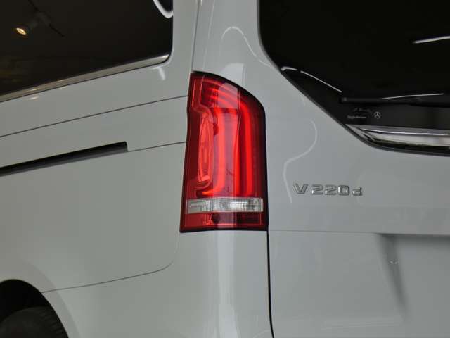 今、話題のクリーンディーゼルエンジンと電子制御7速ATが軽快な走りを演出してくれます！！　純正HDDナビ（ミュージックレジスター）・地デジ・360°カメラ・ETC