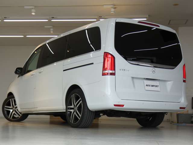 取説・記録簿付　事故歴ありません　Vクラス特有の使用感はとても少なく便利な7人乗り＆後席フルフラットシート＆余裕のロングボディ！！　高級感漂うブラックレザーインテリアに