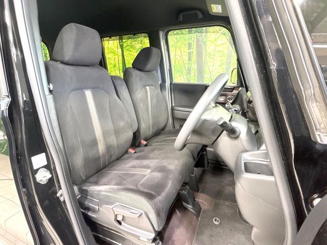 運転席シート廻りは使用感も少なく、良好な状態となっています。丁寧に使われていたことがよくわかりますね。