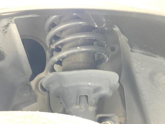 お車を安心してお乗りいただく為には、足回りの定期点検が欠かせません。サービスサポート（有償保証）では無料点検もご提供しており、安心のカーライフをお過ごしいただけるサポート体制が整っています。