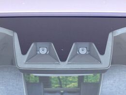 【スマートアシスト】走行中に前方の車両等を認識し、衝突しそうな時は警報とブレーキで衝突回避と被害軽減をアシスト。より安全にドライブをお楽しみいただけます。