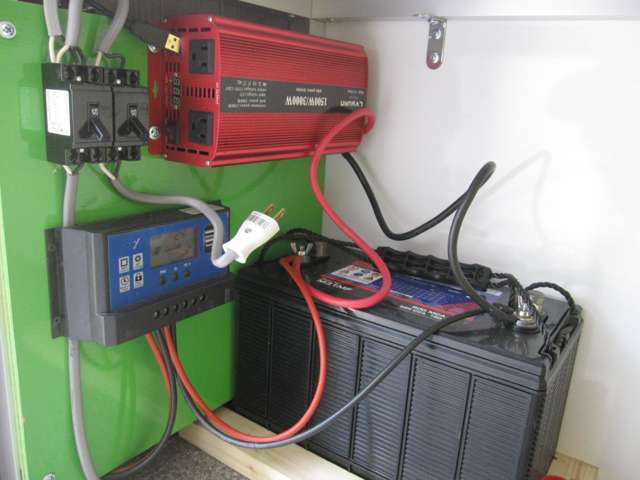100V電源、ソーラー電源スイッチ、インバーター