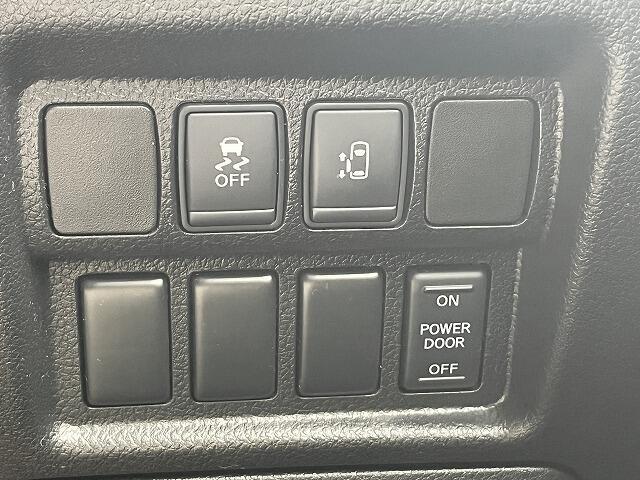 購入されたお車は担当者が車内車外と清掃してお渡しになりますが、有料でボディコーティングやホイル足廻り洗浄などもご用意しておりますのでお気軽にご相談ください！！