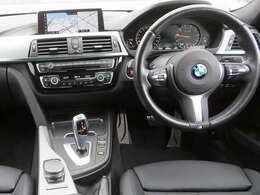 ◆インスツルメントパネルやインテリアトリムなどは、調和しなが洗練された室内を作り上げ、スイッチ類によって、優れた操作性をも実現。ドライバーの視線や動線を考え、人間工学に基づきデザインされています◆