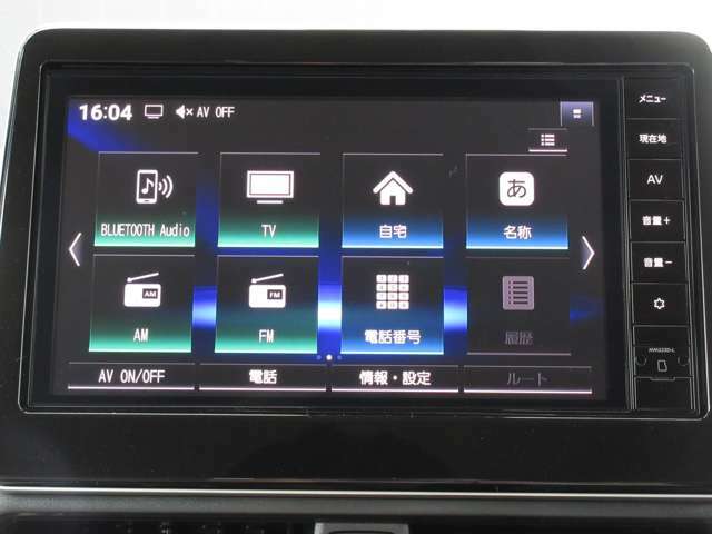 日産純正メモリーナビゲーションです♪目的地まで案内するナビゲーション機能の他にフルセグ画質で楽しめるTVやBluetooth Audioなど多彩な機能が満載で運転を快適にサポートしてくれます☆