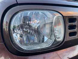 曇りやキズの少ないヘッドライトになっております♪視認性も良く夜道を明るく照らしてくれますね♪