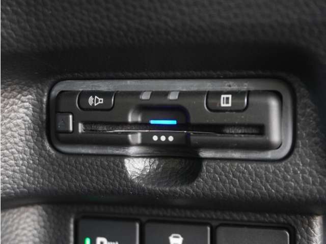 今や必需品の◆ETC車載器　装備車◆　有料道路を利用する際にスムースに通過でき、わずらわしい料金支払いから開放されます！