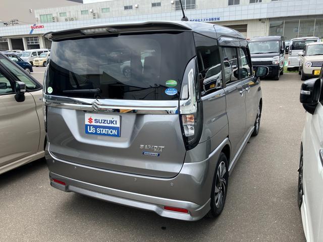 バックドアは開口部が広いので荷物の積み下ろしに便利です☆