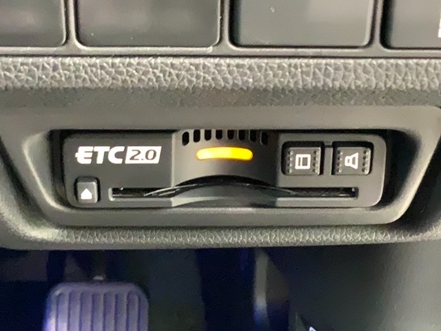 いまや快適なカーライフに欠かせないETCが付いています。