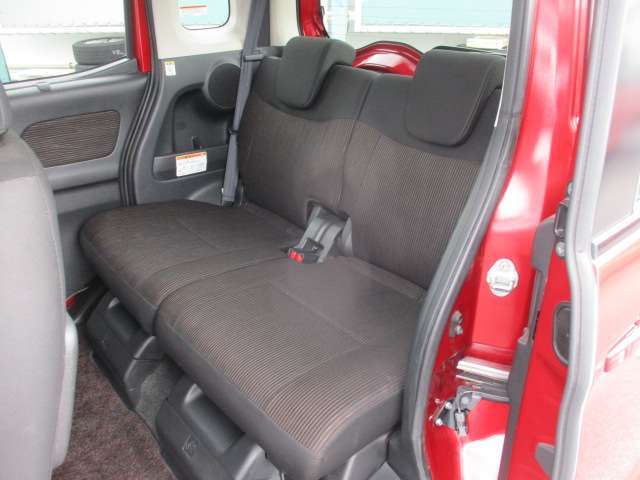 リヤシートの写真です。