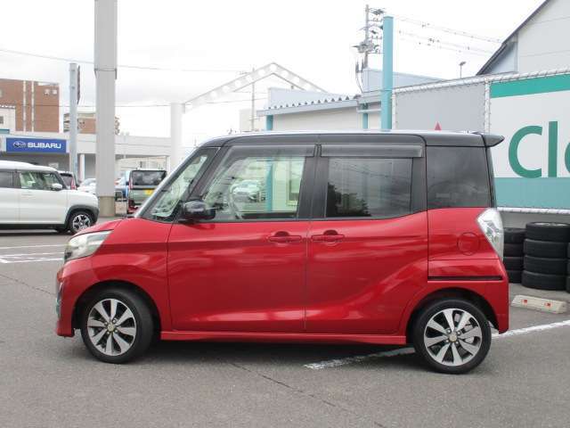 両側電動スライドドア付きです。狭い駐車場での乗り降りに便利です。